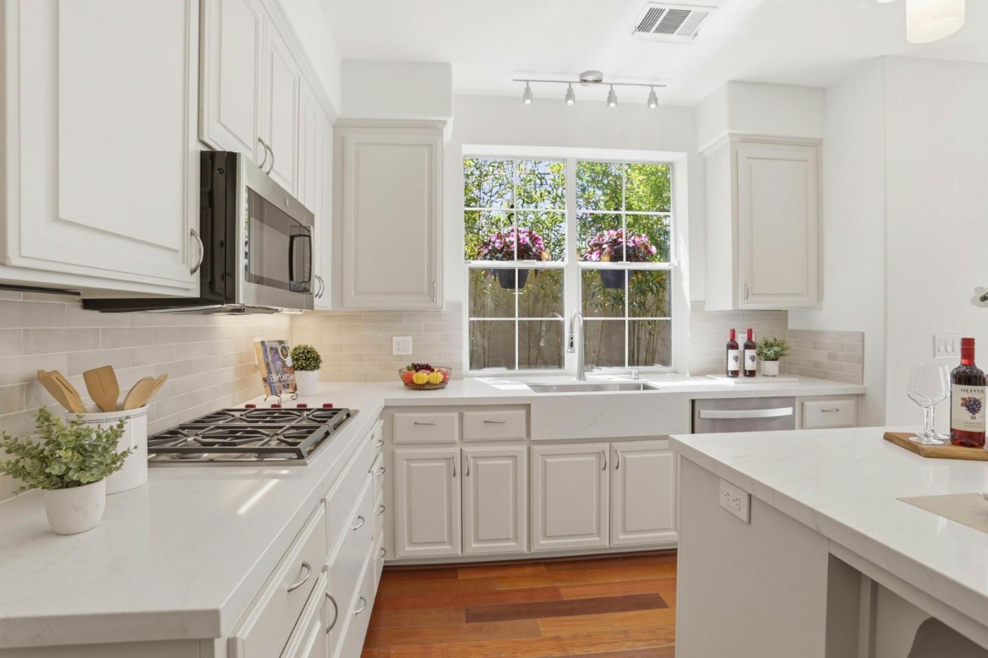 Detail Gallery Image 2 of 34 For 446 Tyndall St, Los Altos,  CA 94022 - 3 Beds | 2/1 Baths