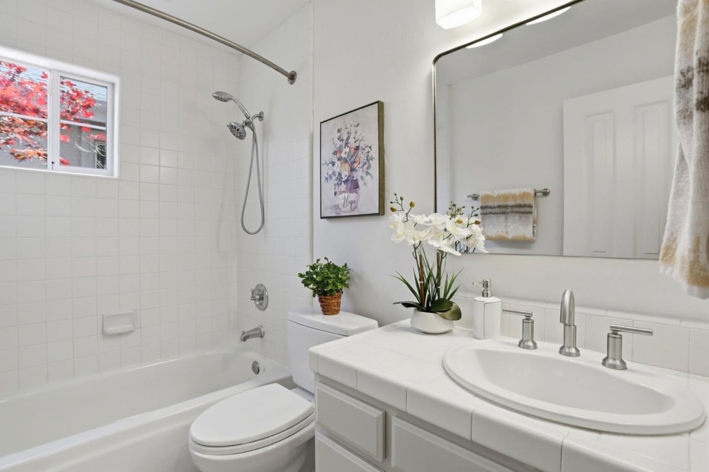 Detail Gallery Image 26 of 34 For 446 Tyndall St, Los Altos,  CA 94022 - 3 Beds | 2/1 Baths