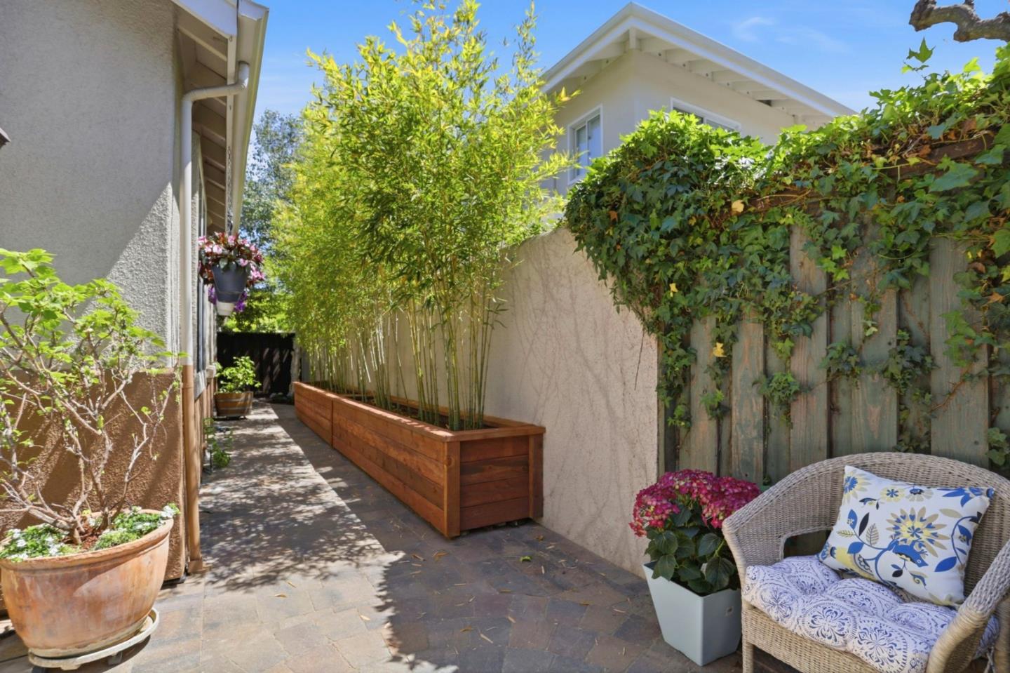 Detail Gallery Image 30 of 34 For 446 Tyndall St, Los Altos,  CA 94022 - 3 Beds | 2/1 Baths