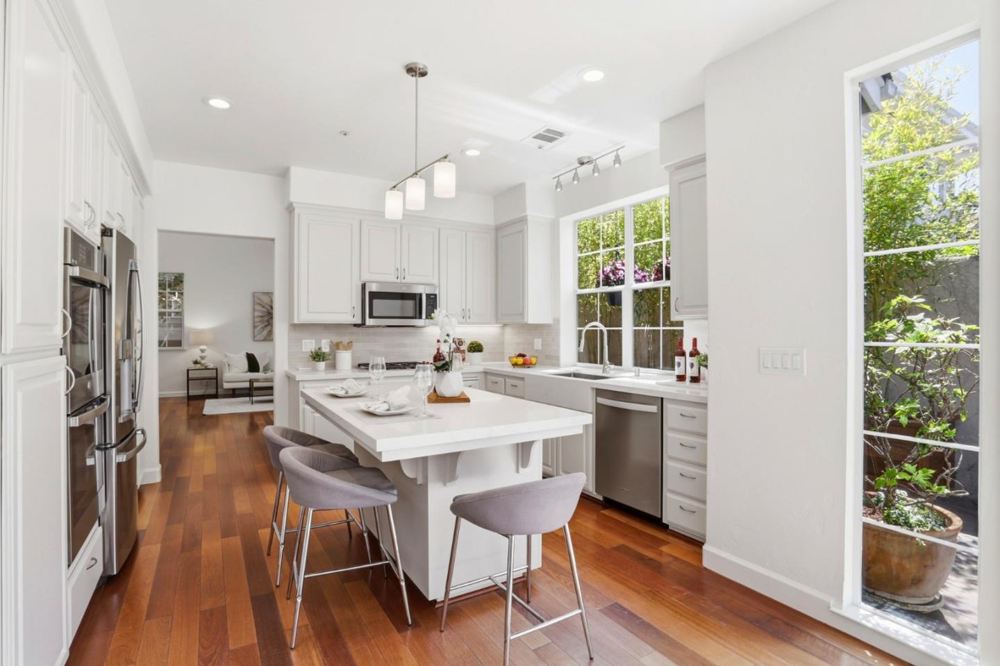 Detail Gallery Image 6 of 34 For 446 Tyndall St, Los Altos,  CA 94022 - 3 Beds | 2/1 Baths