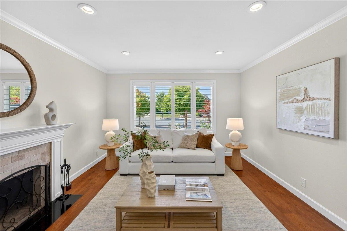 Front Image Thumbnail for ML82043585