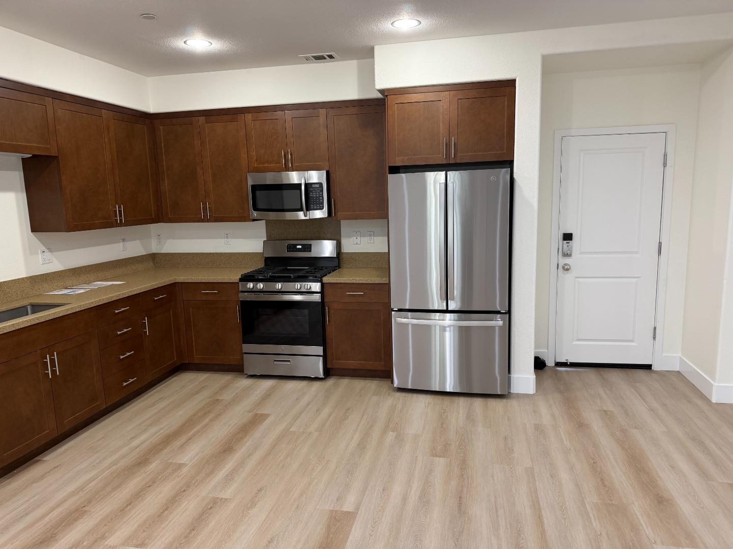 Detail Gallery Image 3 of 22 For 17075 Saint Cecilia Ln, Morgan Hill,  CA 95037 - 3 Beds | 2/1 Baths