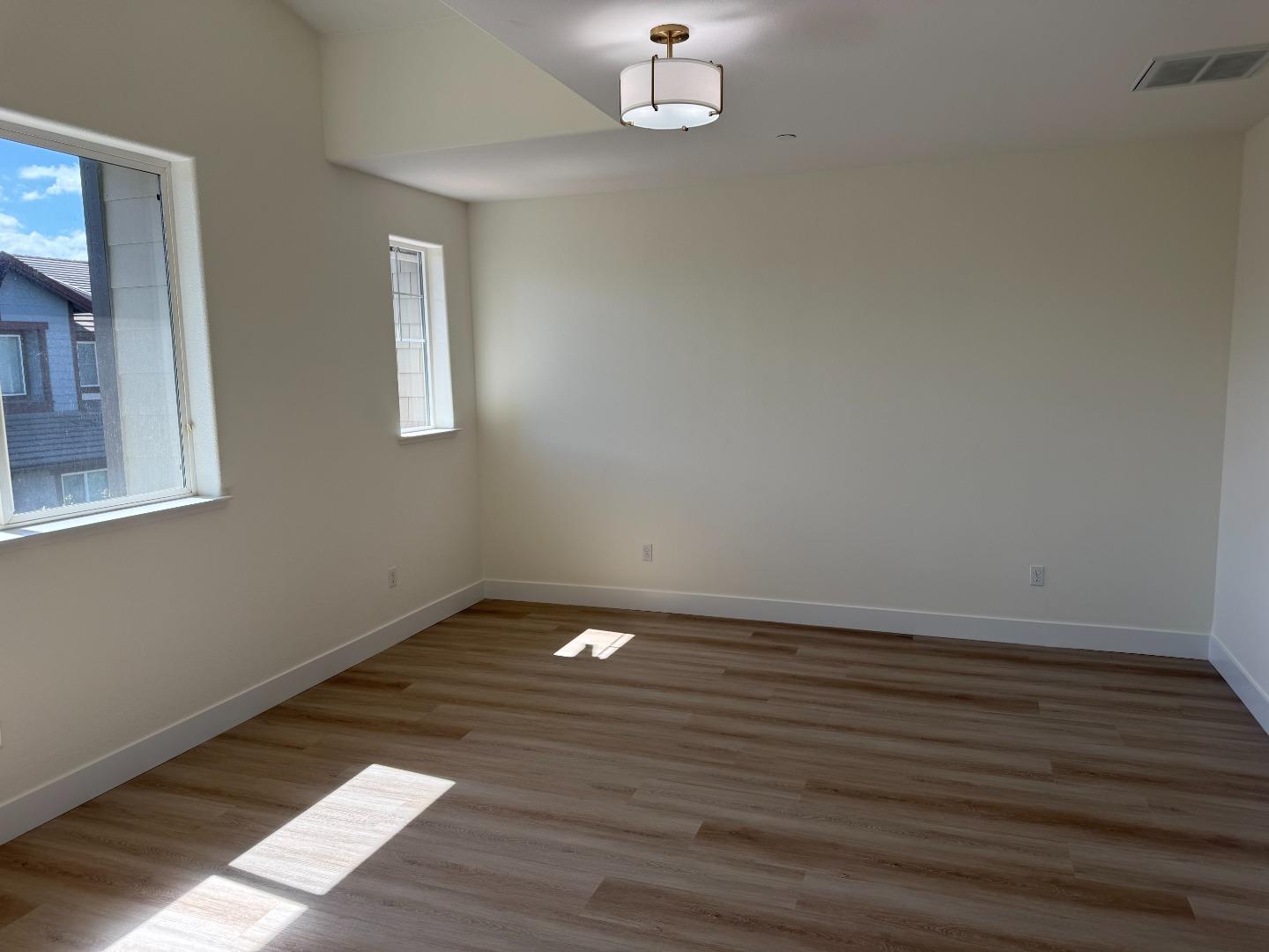 Detail Gallery Image 8 of 22 For 17075 Saint Cecilia Ln, Morgan Hill,  CA 95037 - 3 Beds | 2/1 Baths