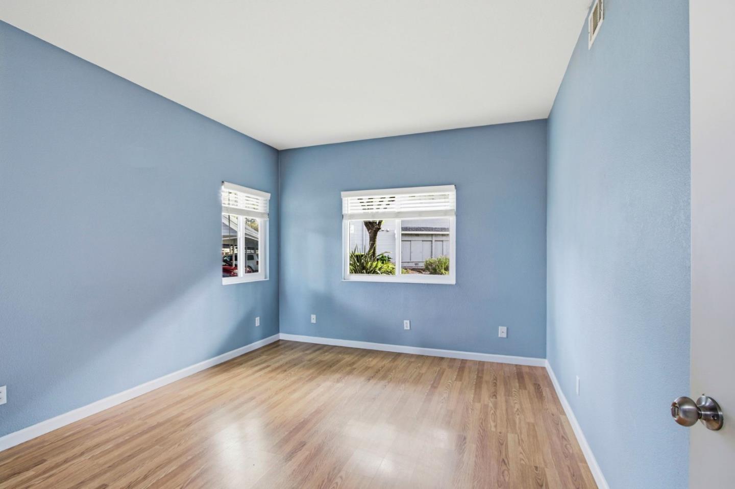 Detail Gallery Image 17 of 33 For 354 Shadow Run Dr, San Jose,  CA 95110 - 2 Beds | 2 Baths