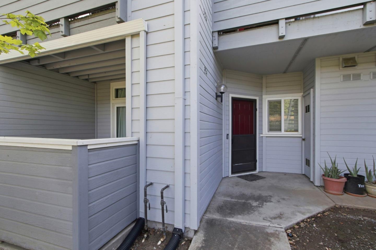 Detail Gallery Image 2 of 33 For 354 Shadow Run Dr, San Jose,  CA 95110 - 2 Beds | 2 Baths