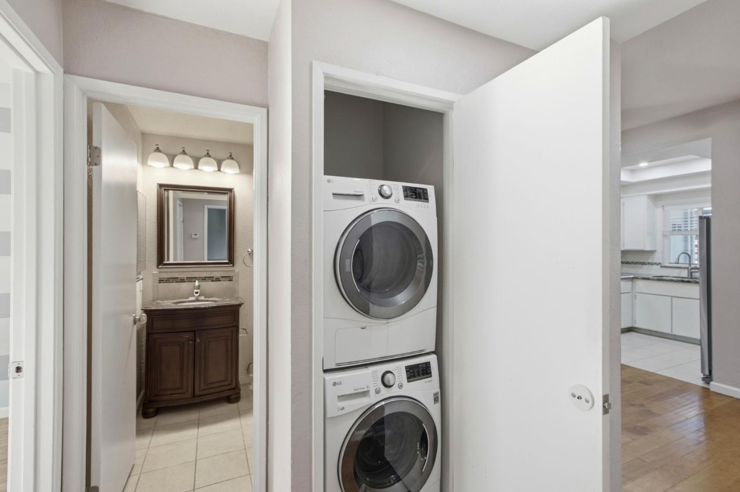 Detail Gallery Image 21 of 33 For 354 Shadow Run Dr, San Jose,  CA 95110 - 2 Beds | 2 Baths