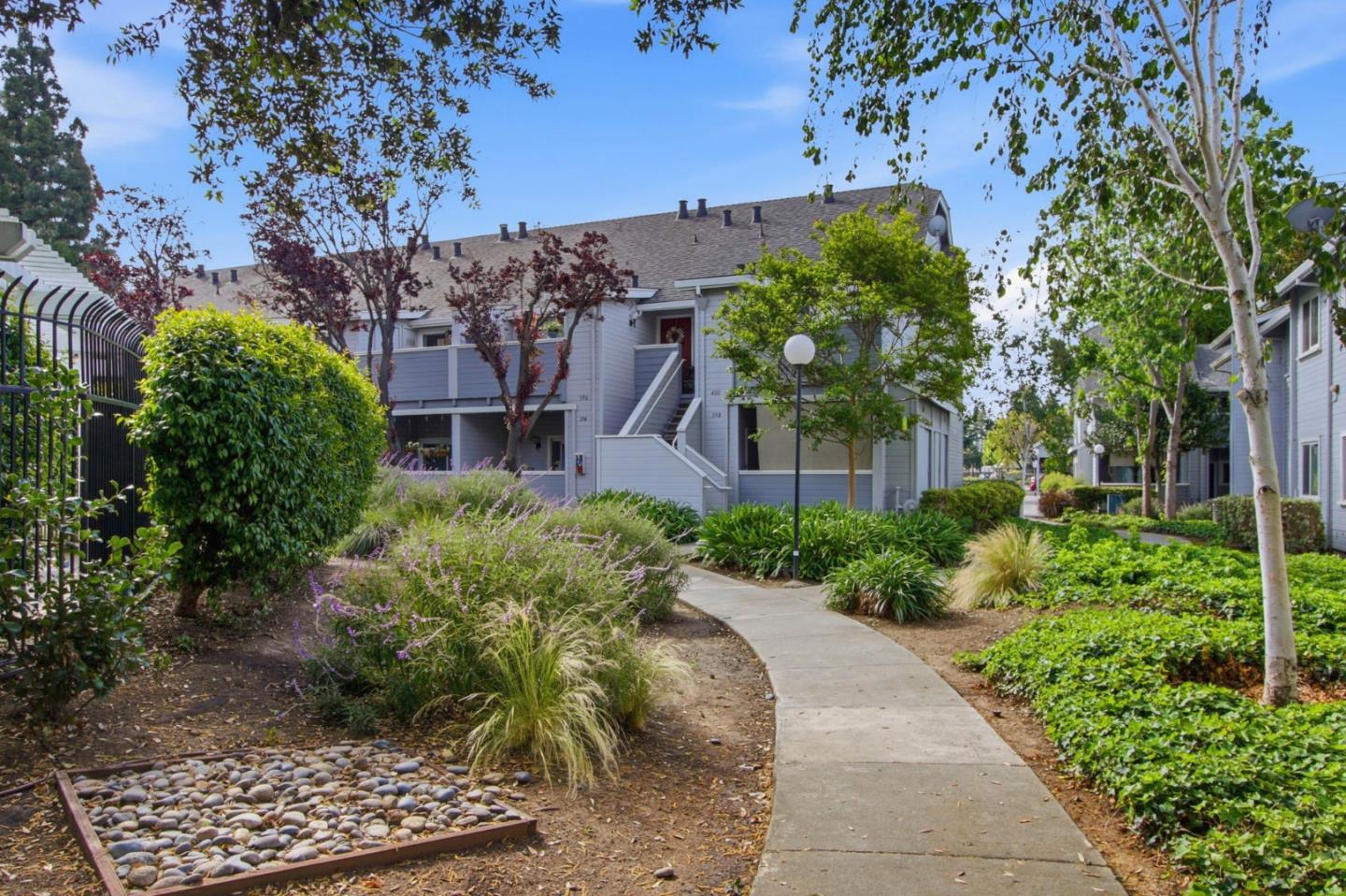 Detail Gallery Image 27 of 33 For 354 Shadow Run Dr, San Jose,  CA 95110 - 2 Beds | 2 Baths