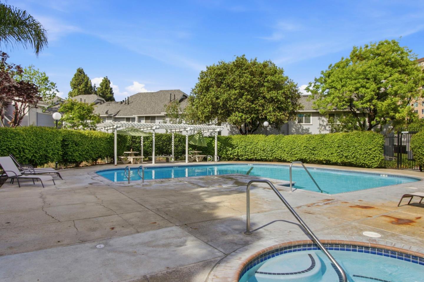 Detail Gallery Image 28 of 33 For 354 Shadow Run Dr, San Jose,  CA 95110 - 2 Beds | 2 Baths