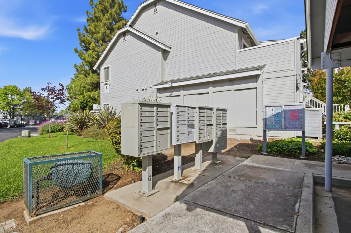 Detail Gallery Image 30 of 33 For 354 Shadow Run Dr, San Jose,  CA 95110 - 2 Beds | 2 Baths