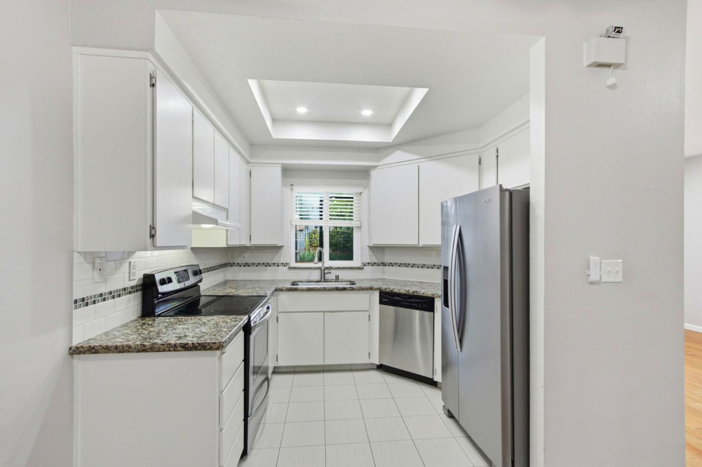 Detail Gallery Image 7 of 33 For 354 Shadow Run Dr, San Jose,  CA 95110 - 2 Beds | 2 Baths