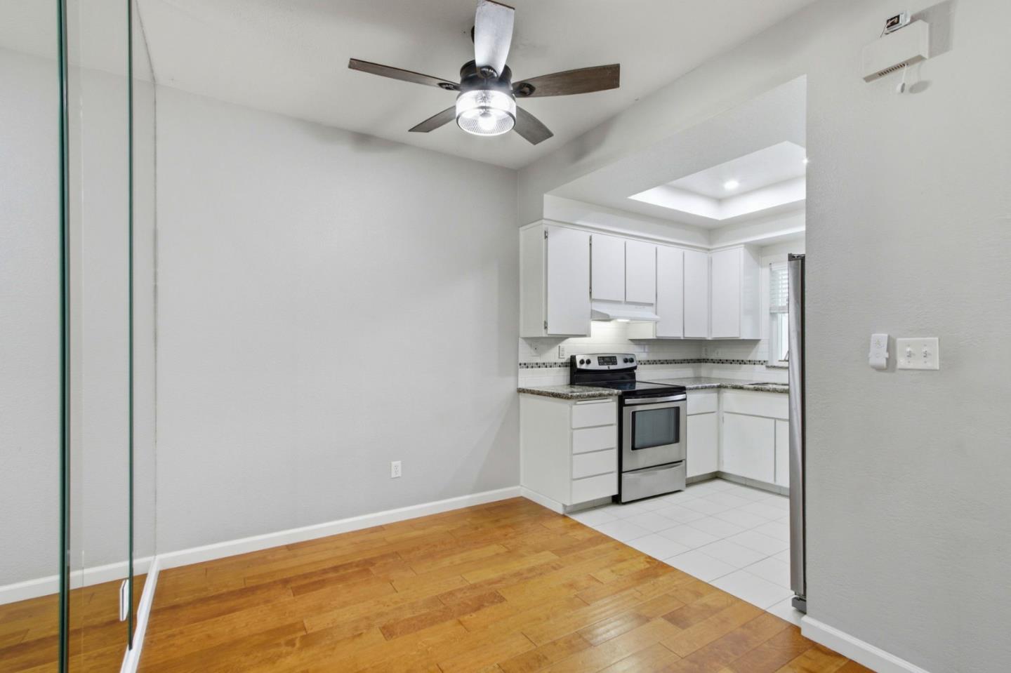 Detail Gallery Image 9 of 33 For 354 Shadow Run Dr, San Jose,  CA 95110 - 2 Beds | 2 Baths