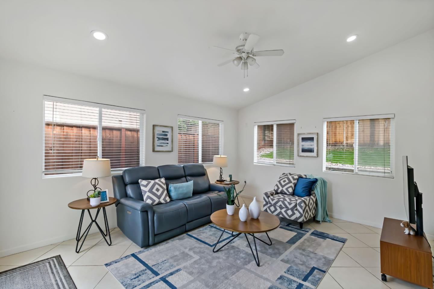 Detail Gallery Image 15 of 50 For 3389 Brook Leaf Ct, San Jose,  CA 95132 - 3 Beds | 2/1 Baths