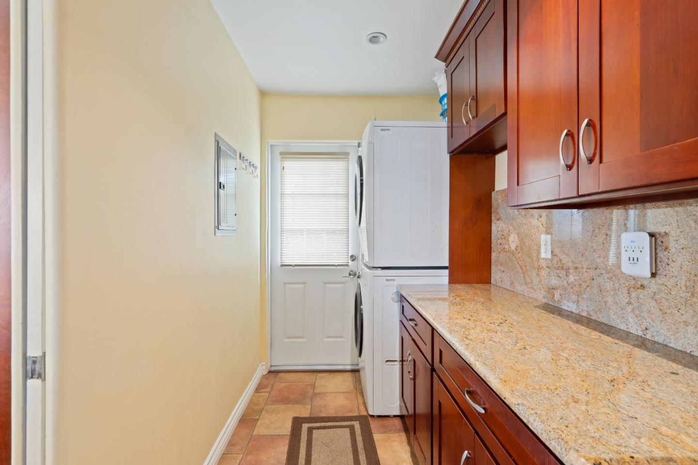 Detail Gallery Image 13 of 58 For 1325 Kimball Ave, Seaside,  CA 93955 - 4 Beds | 2/1 Baths