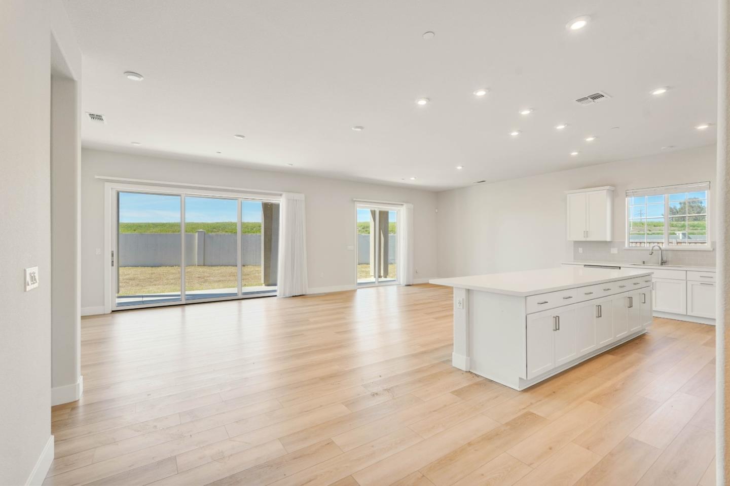 1549 Base Court, Dixon, CA, 95620