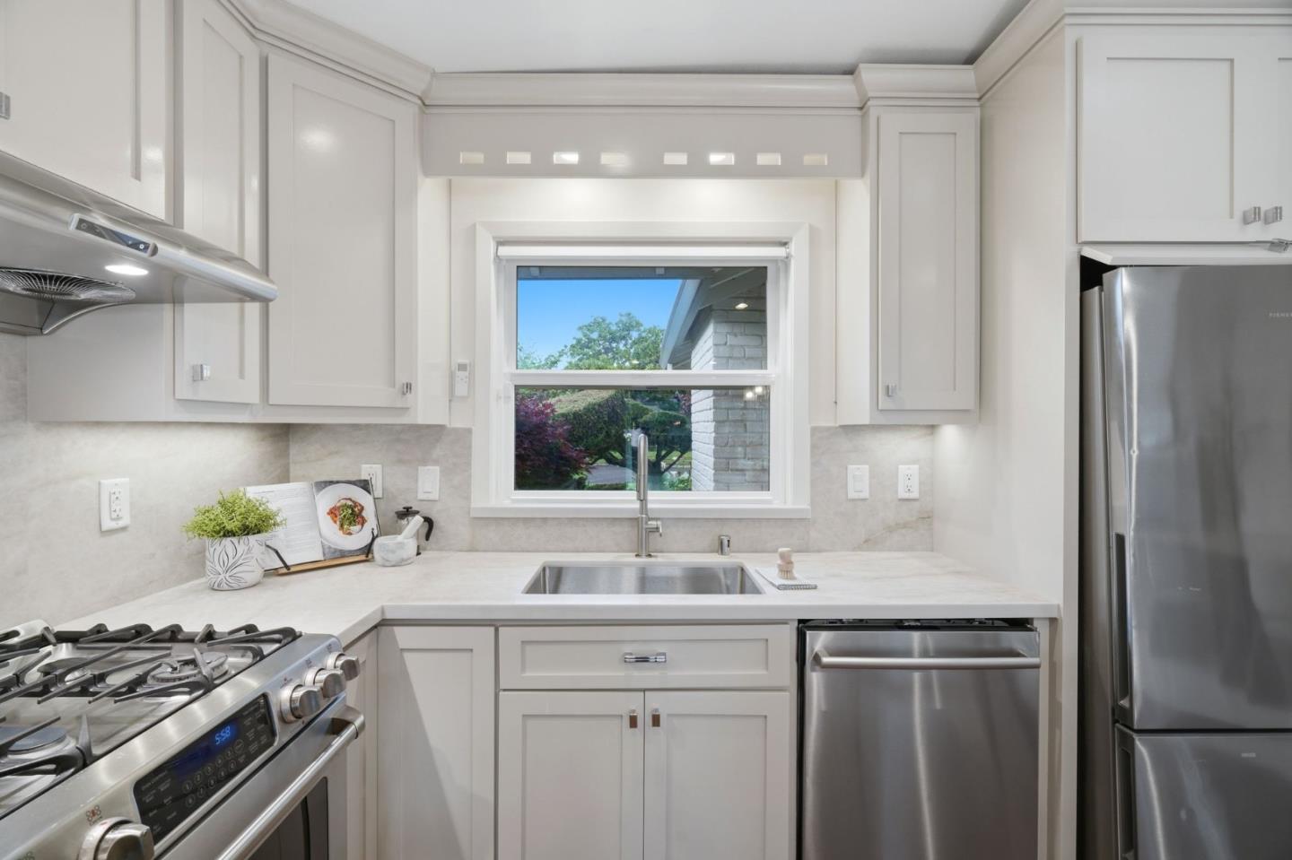 Detail Gallery Image 10 of 42 For 1500 Brookdale Dr, San Jose,  CA 95125 - 4 Beds | 3 Baths