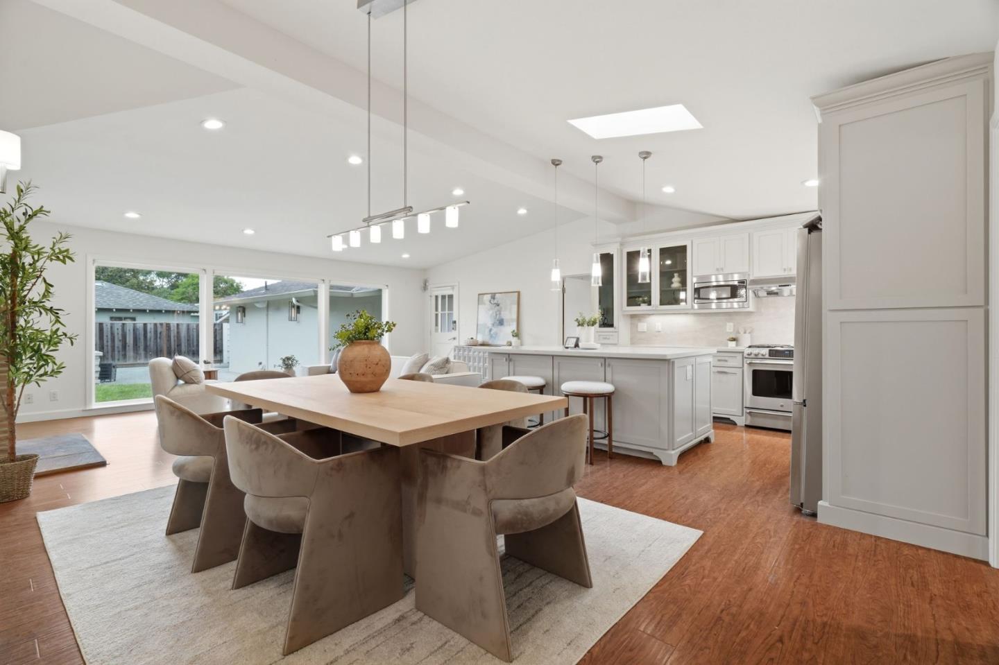 Detail Gallery Image 7 of 42 For 1500 Brookdale Dr, San Jose,  CA 95125 - 4 Beds | 3 Baths