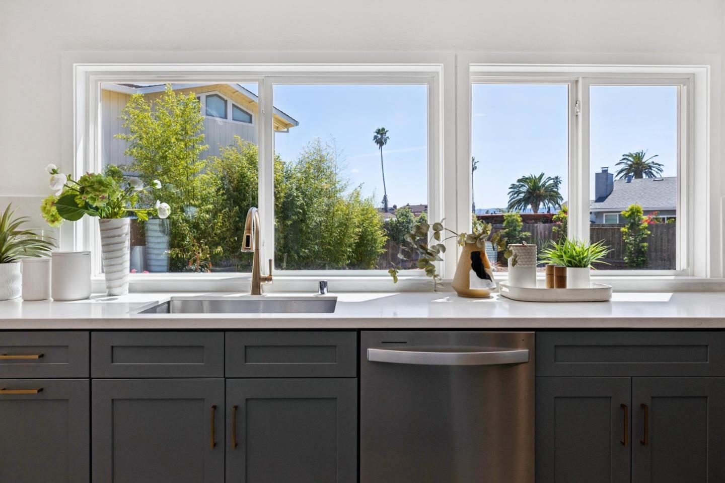 Detail Gallery Image 20 of 94 For 284 Avocet Ct, Foster City,  CA 94404 - 5 Beds | 3 Baths