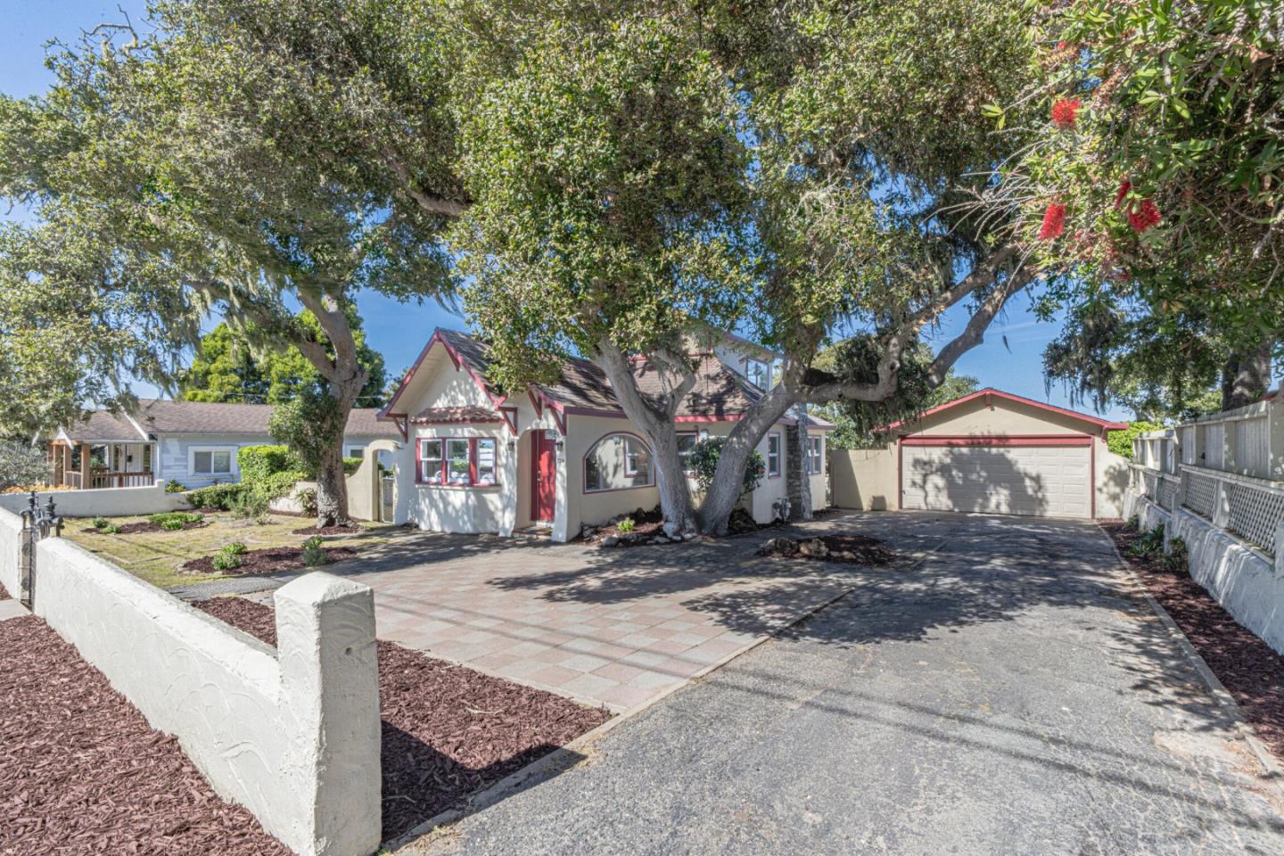 Detail Gallery Image 5 of 40 For 724 Cypress St, Monterey,  CA 93940 - 2 Beds | 1 Baths