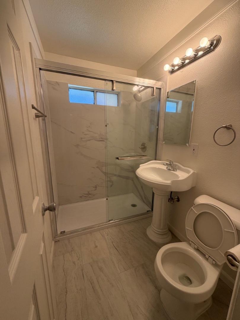 Detail Gallery Image 8 of 15 For 715 Schafer Rd, Hayward,  CA 94544 - 2 Beds | 1 Baths