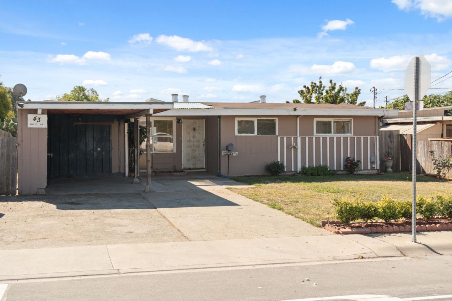 Detail Gallery Image 2 of 27 For 43 Holly Dr, Watsonville,  CA 95076 - 3 Beds | 1 Baths