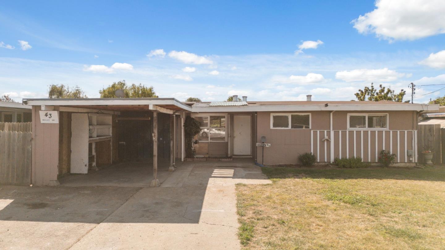 Detail Gallery Image 3 of 27 For 43 Holly Dr, Watsonville,  CA 95076 - 3 Beds | 1 Baths