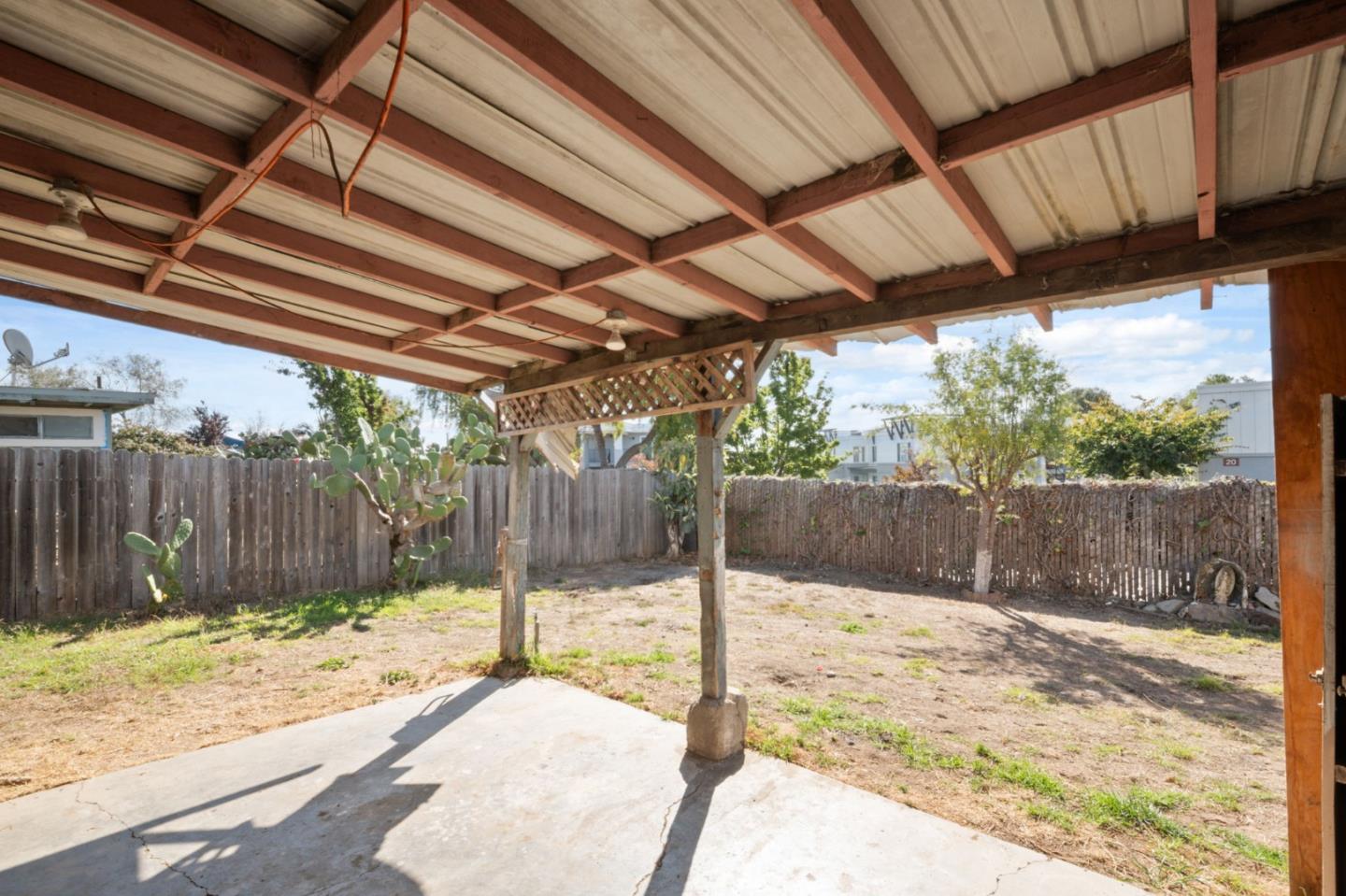 Detail Gallery Image 5 of 27 For 43 Holly Dr, Watsonville,  CA 95076 - 3 Beds | 1 Baths