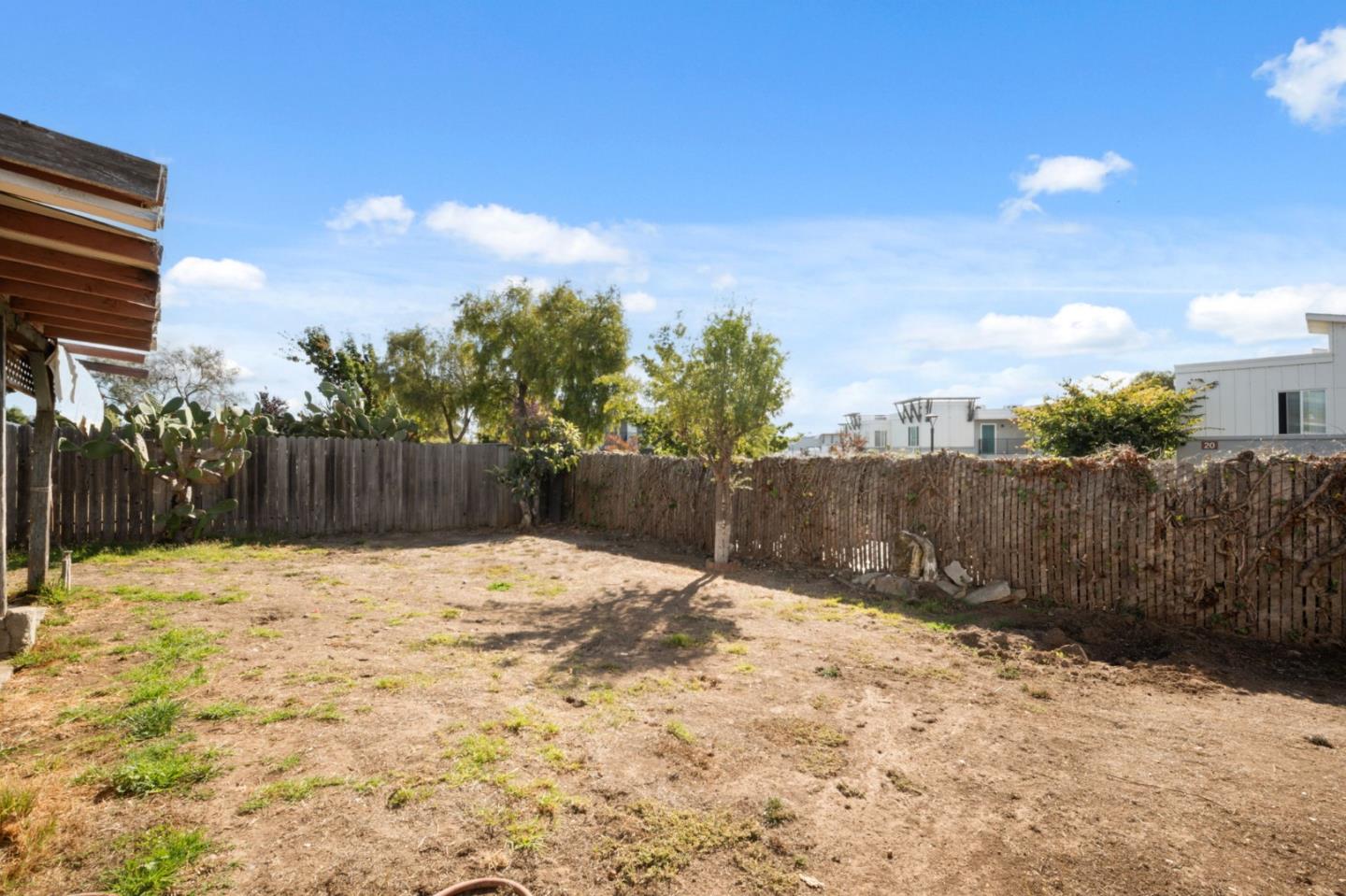 Detail Gallery Image 6 of 27 For 43 Holly Dr, Watsonville,  CA 95076 - 3 Beds | 1 Baths