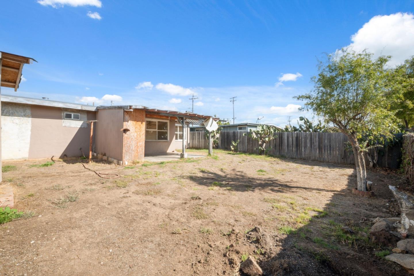 Detail Gallery Image 7 of 27 For 43 Holly Dr, Watsonville,  CA 95076 - 3 Beds | 1 Baths