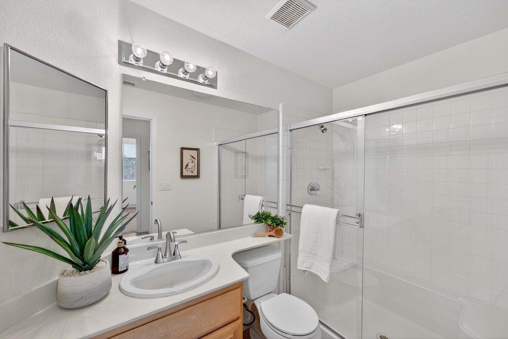 Detail Gallery Image 20 of 39 For 1963 Cabernet Way, Salinas,  CA 93906 - 3 Beds | 3 Baths