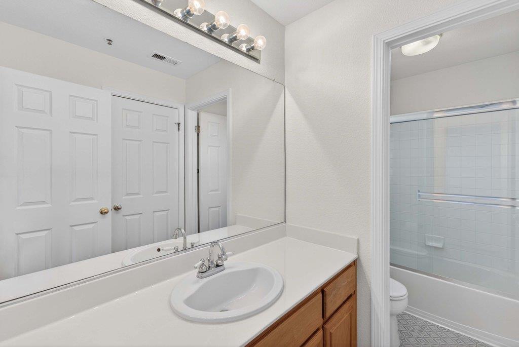 Detail Gallery Image 28 of 39 For 1963 Cabernet Way, Salinas,  CA 93906 - 3 Beds | 3 Baths