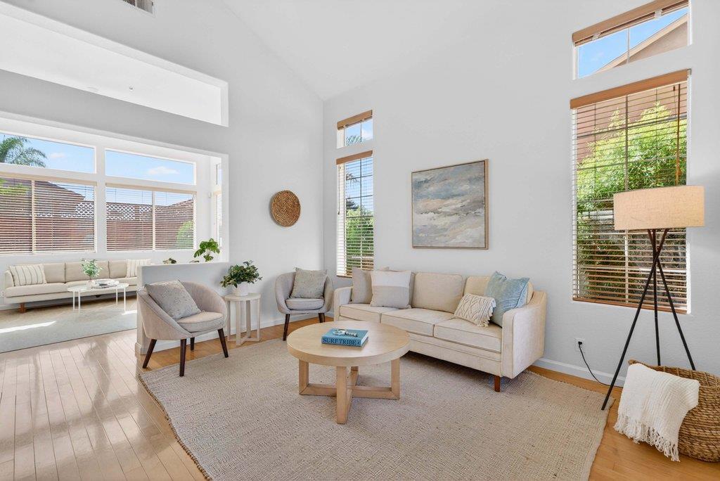 Detail Gallery Image 3 of 39 For 1963 Cabernet Way, Salinas,  CA 93906 - 3 Beds | 3 Baths