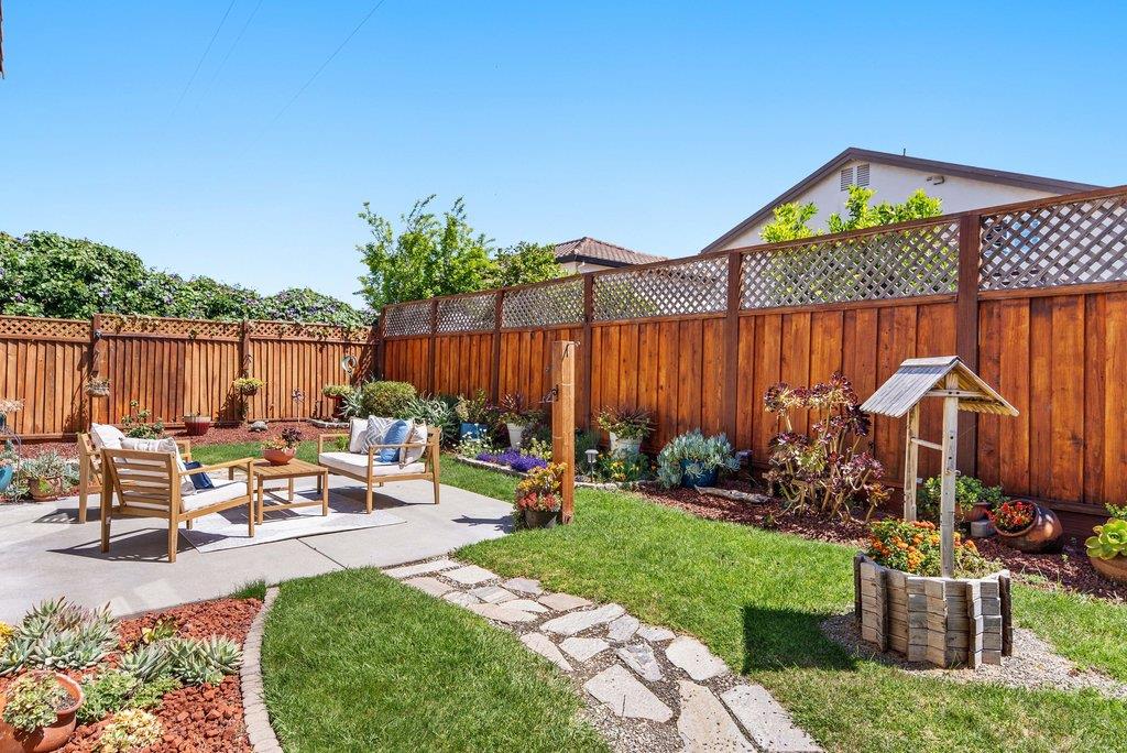 Detail Gallery Image 30 of 39 For 1963 Cabernet Way, Salinas,  CA 93906 - 3 Beds | 3 Baths