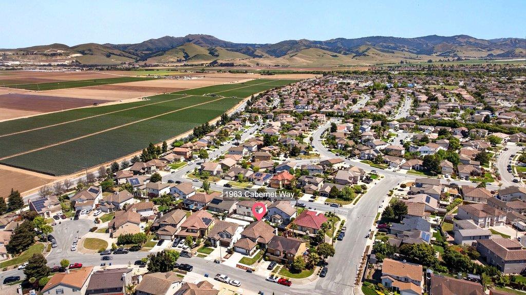 Detail Gallery Image 34 of 39 For 1963 Cabernet Way, Salinas,  CA 93906 - 3 Beds | 3 Baths
