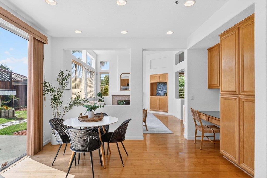 Detail Gallery Image 9 of 39 For 1963 Cabernet Way, Salinas,  CA 93906 - 3 Beds | 3 Baths