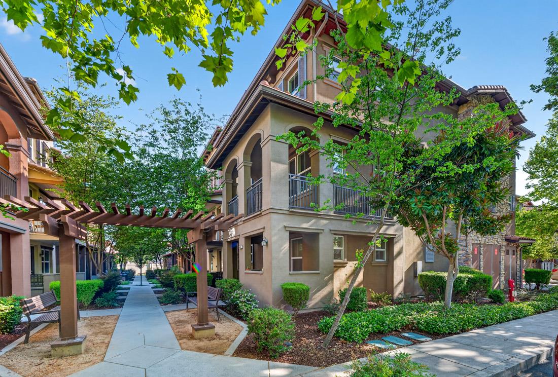 Front Image Thumbnail for ML82043634