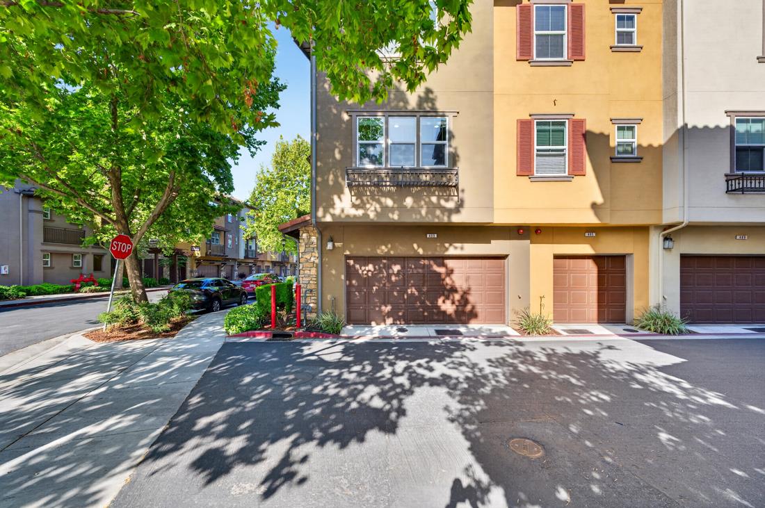 Detail Gallery Image 12 of 49 For 499 Calabria Pl, San Jose,  CA 95128 - 4 Beds | 4 Baths