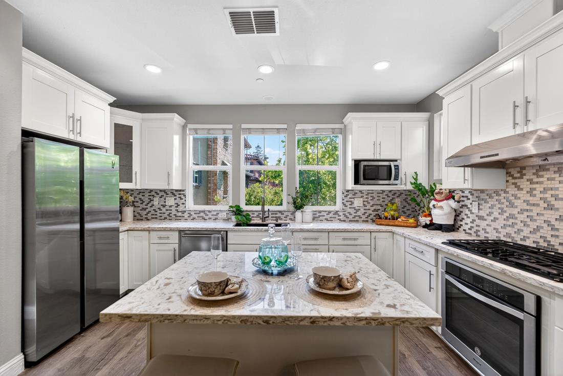 Detail Gallery Image 23 of 49 For 499 Calabria Pl, San Jose,  CA 95128 - 4 Beds | 4 Baths