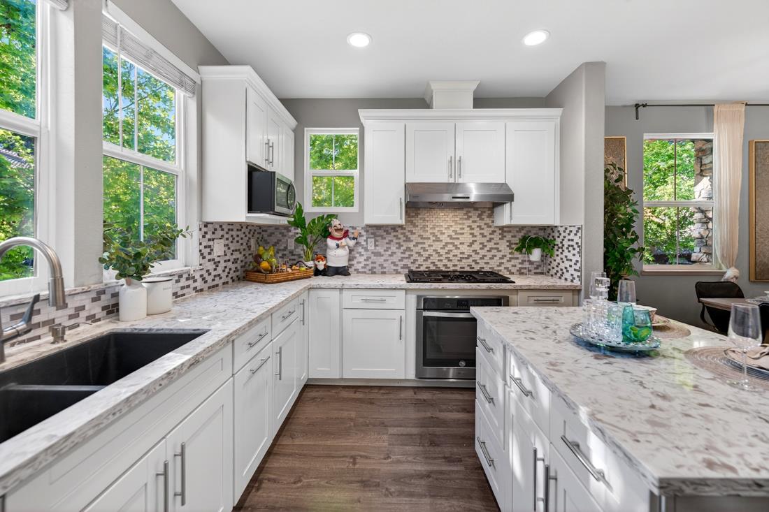 Detail Gallery Image 8 of 49 For 499 Calabria Pl, San Jose,  CA 95128 - 4 Beds | 4 Baths