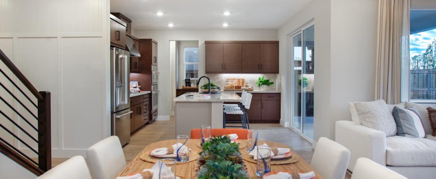 Detail Gallery Image 6 of 10 For 3175 Scott Edwards Ln, Lathrop,  CA 95330 - 4 Beds | 3/1 Baths