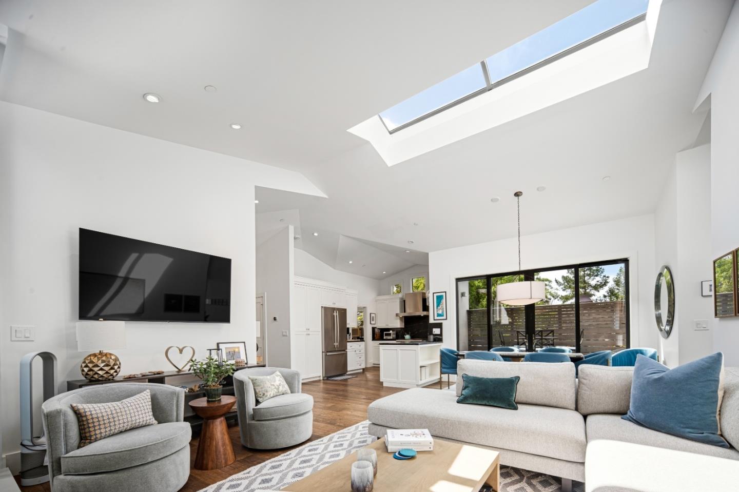 Detail Gallery Image 5 of 32 For 0 Lobos, 4 Nw of 1st Ave., Carmel,  CA 93921 - 3 Beds | 3 Baths