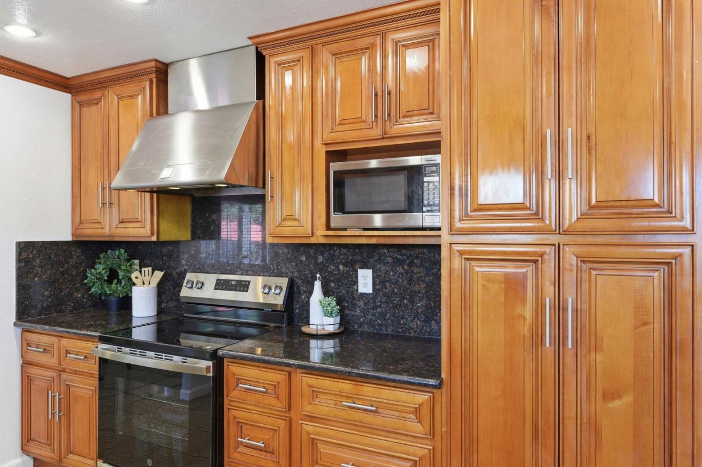 Detail Gallery Image 14 of 42 For 3607 Deedham Dr, San Jose,  CA 95148 - 4 Beds | 2/1 Baths