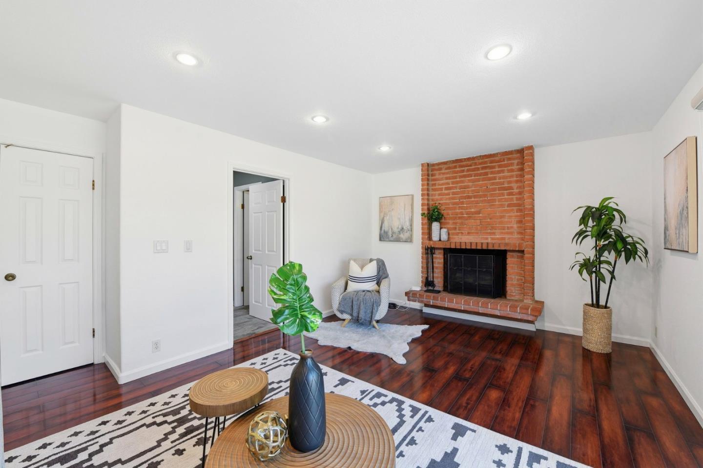 Detail Gallery Image 9 of 42 For 3607 Deedham Dr, San Jose,  CA 95148 - 4 Beds | 2/1 Baths