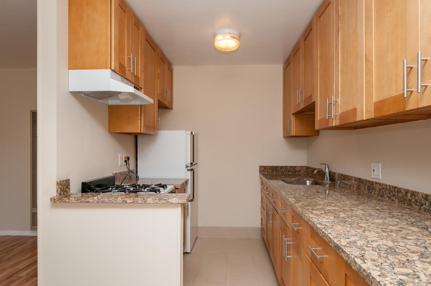 Detail Gallery Image 13 of 19 For 4 E 41st Pl a,  San Mateo,  CA 94403 - 1 Beds | 1 Baths