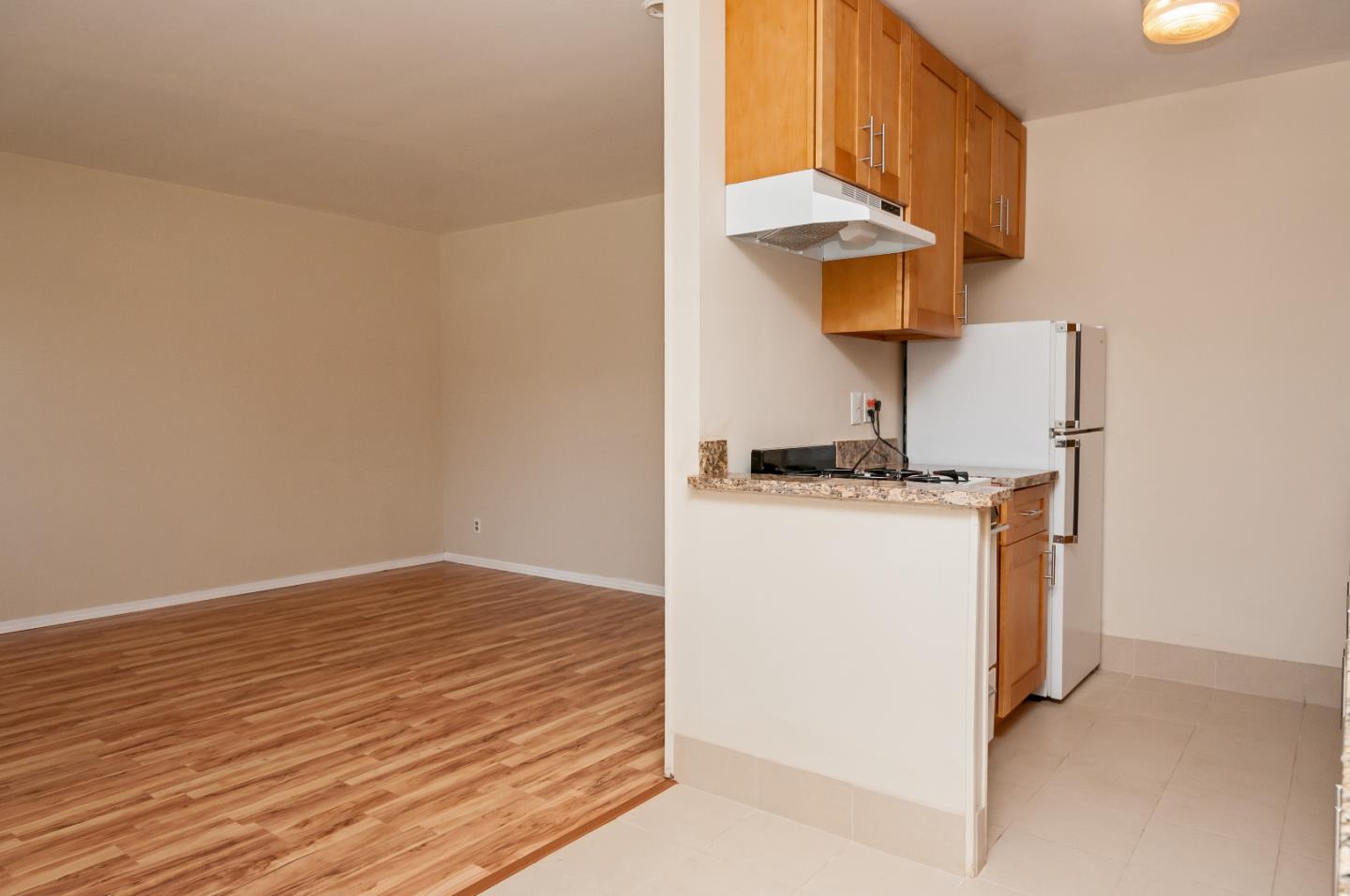 Detail Gallery Image 17 of 19 For 4 E 41st Pl a,  San Mateo,  CA 94403 - 1 Beds | 1 Baths