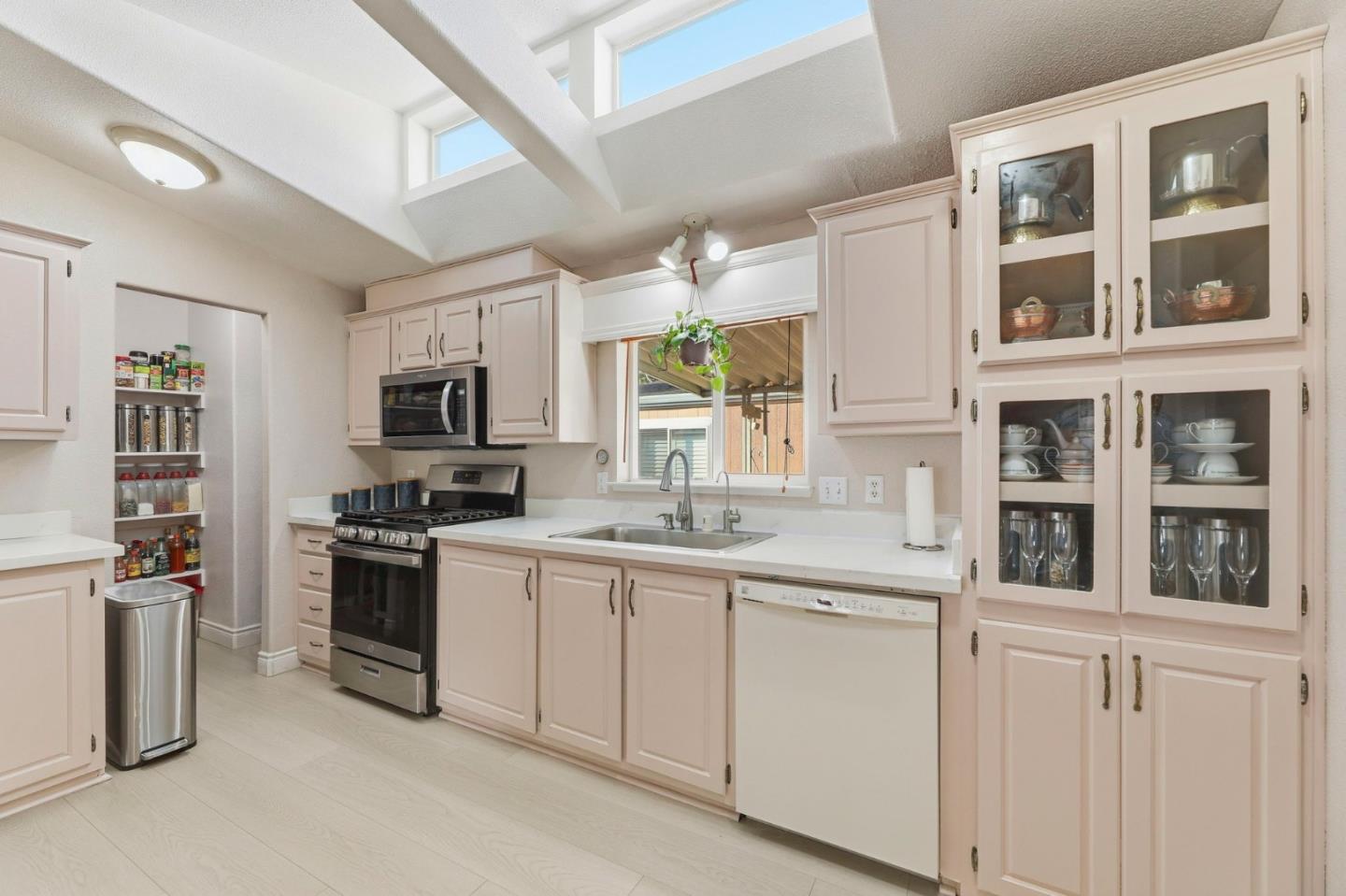 Detail Gallery Image 12 of 36 For 600 E Weddell Dr #247,  Sunnyvale,  CA 94089 - 3 Beds | 2 Baths