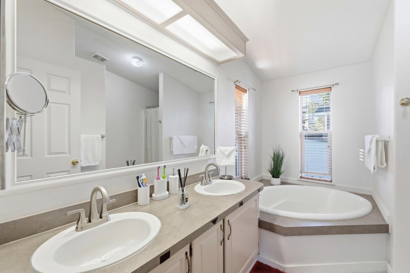 Detail Gallery Image 23 of 36 For 600 E Weddell Dr #247,  Sunnyvale,  CA 94089 - 3 Beds | 2 Baths