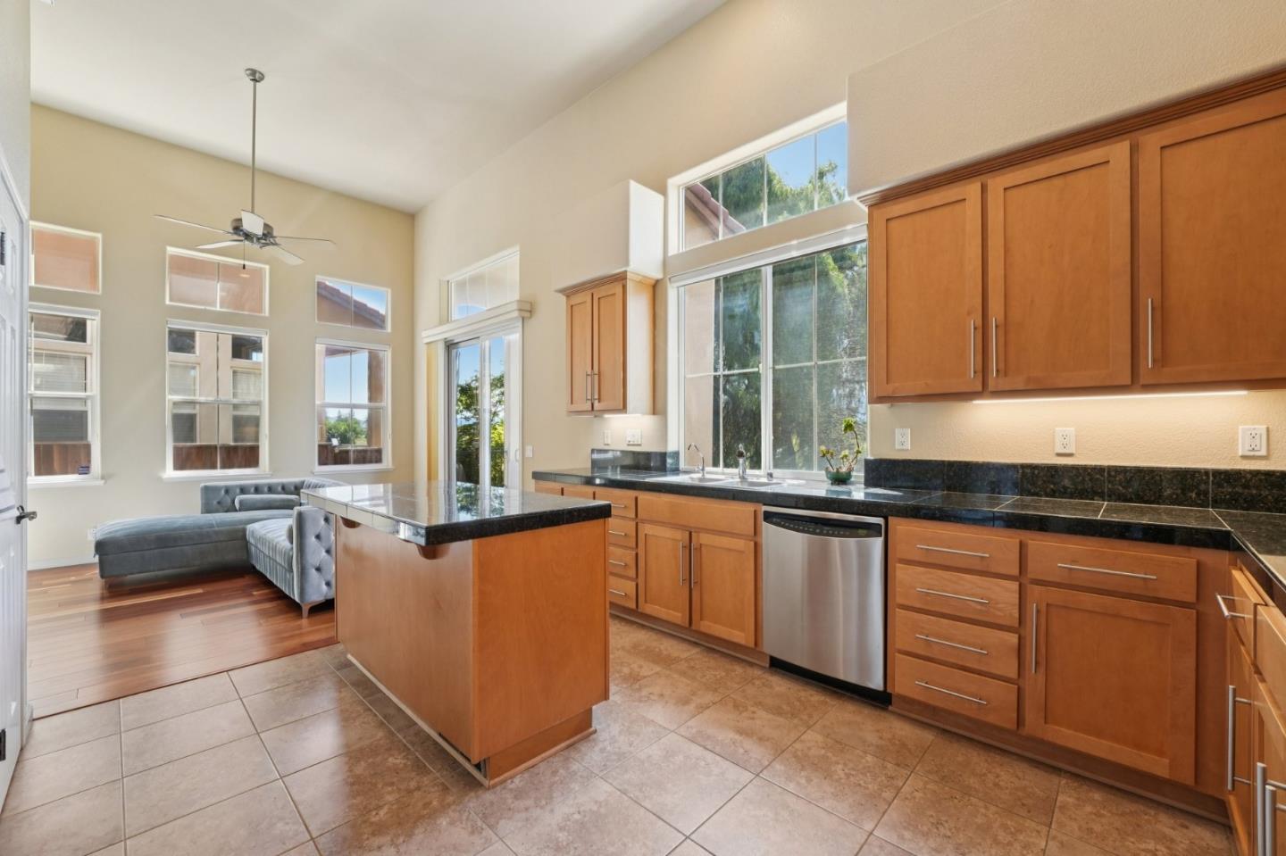 Detail Gallery Image 12 of 35 For 700 Portofino Pl, San Jose,  CA 95136 - 4 Beds | 2 Baths