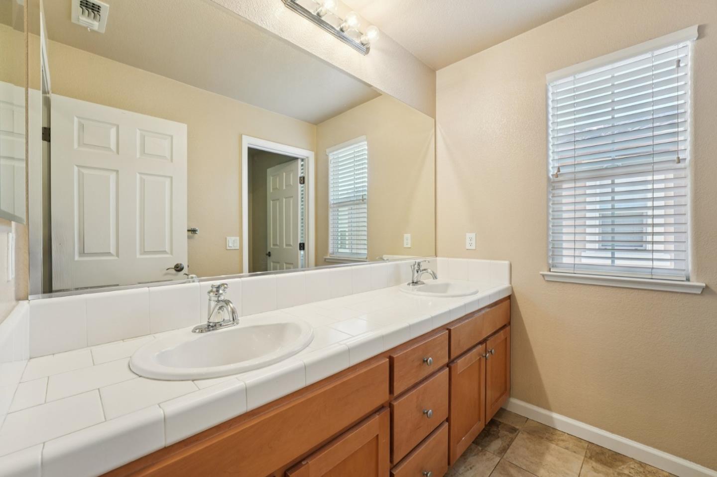 Detail Gallery Image 28 of 35 For 700 Portofino Pl, San Jose,  CA 95136 - 4 Beds | 2 Baths