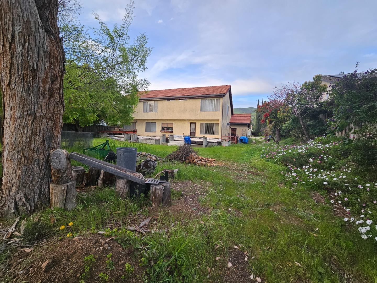 Detail Gallery Image 3 of 5 For 1171 Utopia Pl, San Jose,  CA 95127 - 5 Beds | 2 Baths