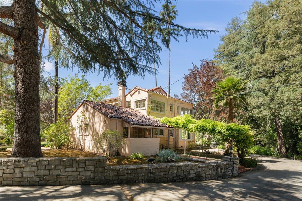 Detail Gallery Image 10 of 81 For 19941 Sunset Dr, Saratoga,  CA 95070 - 4 Beds | 3 Baths